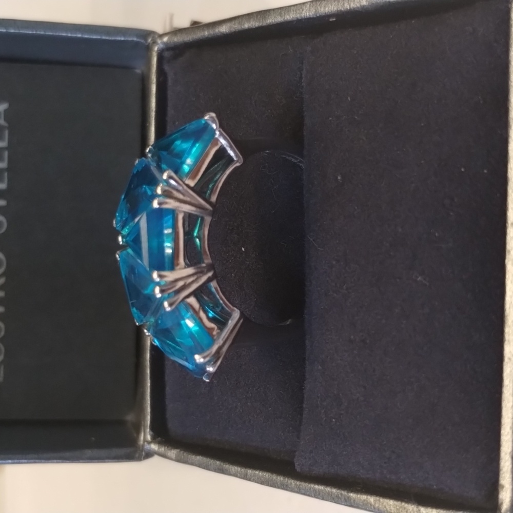 6 Carat Total Weight - Ocean Blue Quartz Platinum / 925 Sterling Silver Size 8